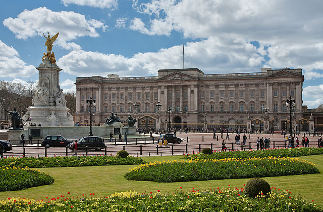 640px-Buckingham_Palace,_London_-_April_2009